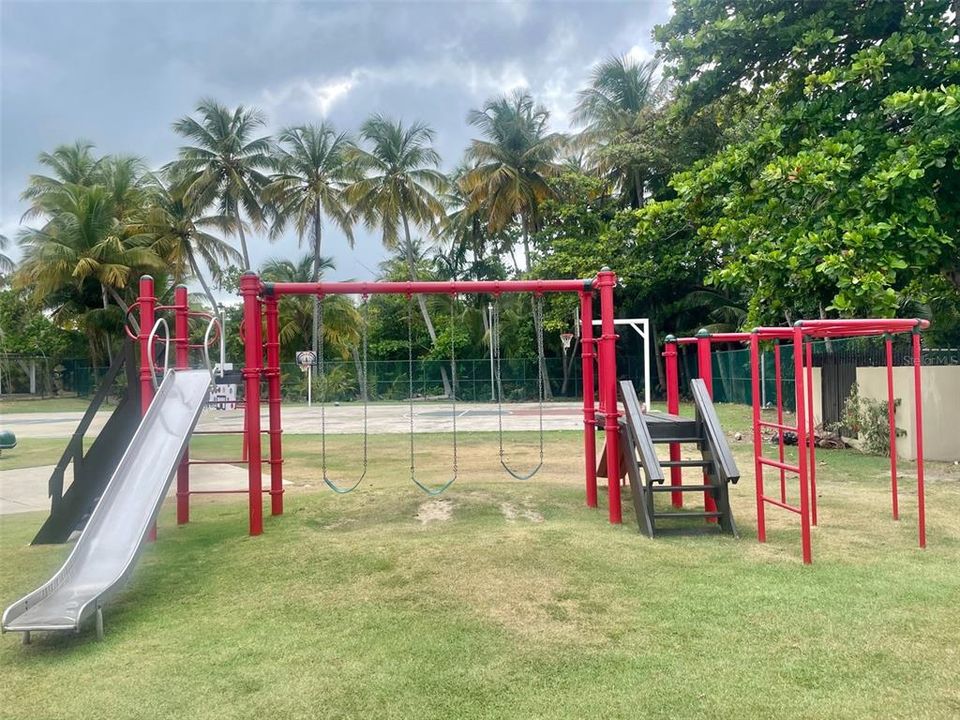 出租: $4,500 (2 贝兹, 2 浴室, 1012 平方英尺)