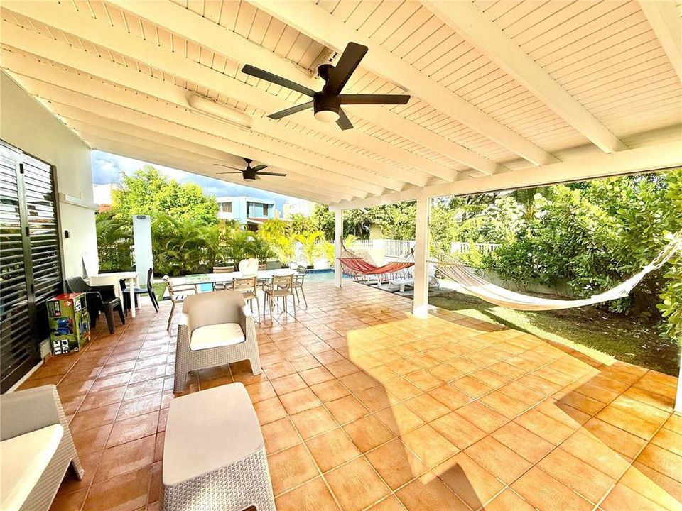 出租: $4,500 (2 贝兹, 2 浴室, 1012 平方英尺)