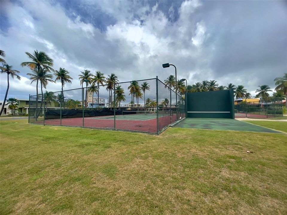 出租: $4,500 (2 贝兹, 2 浴室, 1012 平方英尺)