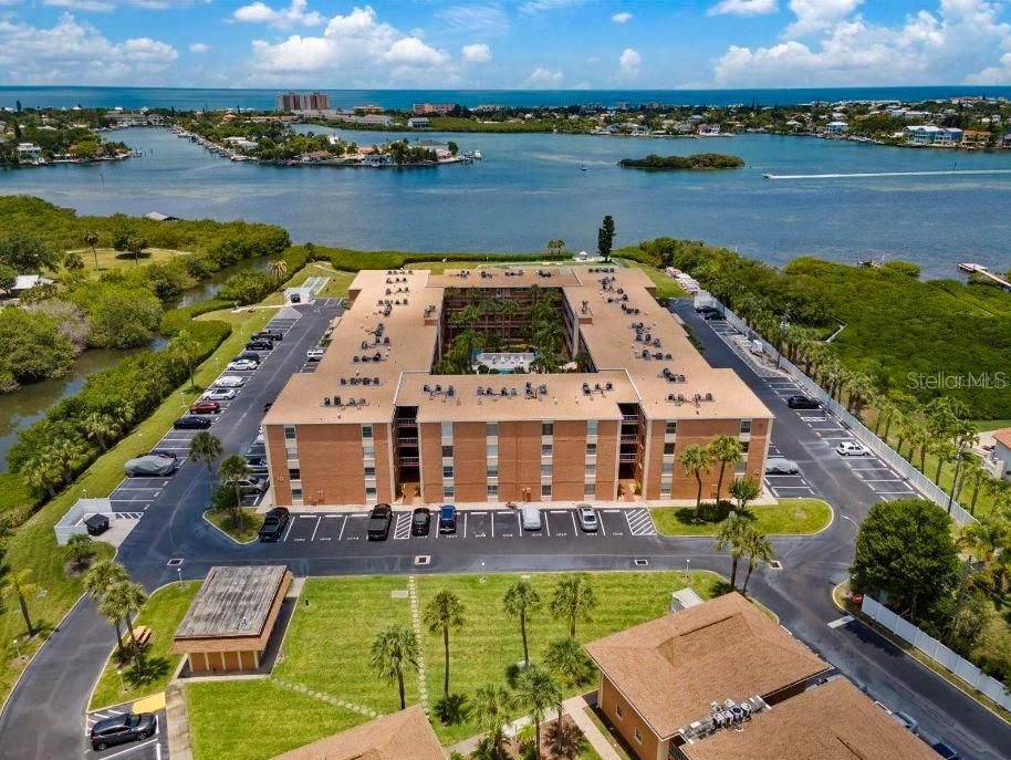 Recently Rented: $1,600 (1 beds, 1 baths, 747 Square Feet)