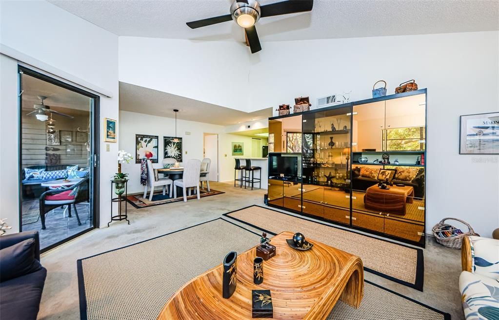 Activo con contrato: $179,999 (2 camas, 2 baños, 1050 Pies cuadrados)