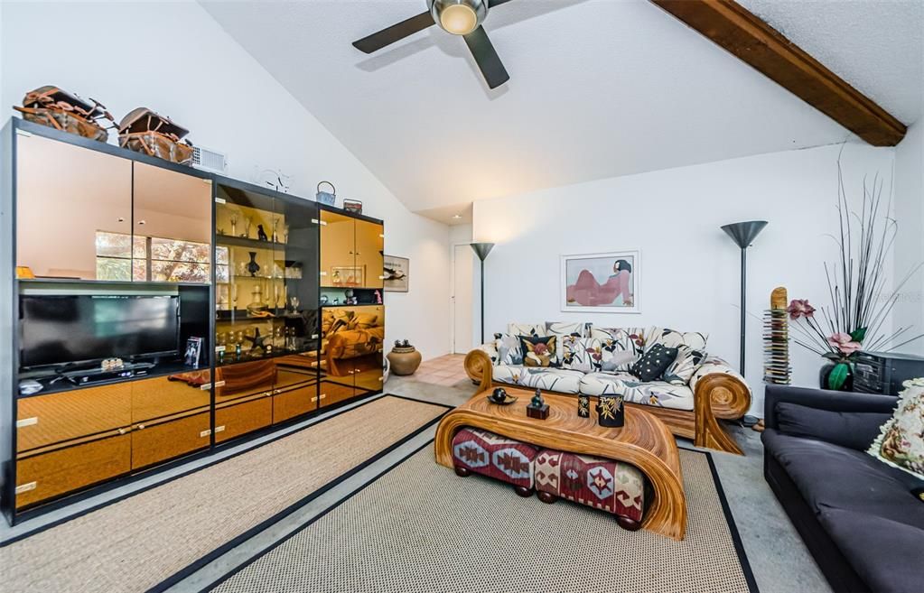 Activo con contrato: $179,999 (2 camas, 2 baños, 1050 Pies cuadrados)