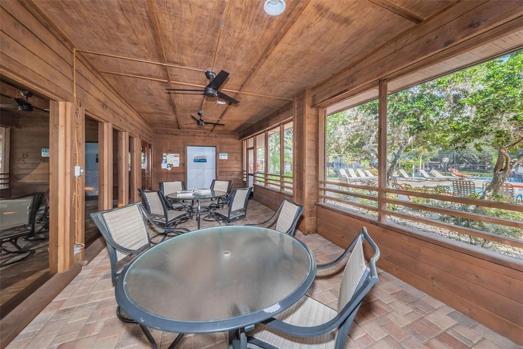 Activo con contrato: $179,999 (2 camas, 2 baños, 1050 Pies cuadrados)