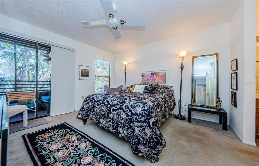 Activo con contrato: $179,999 (2 camas, 2 baños, 1050 Pies cuadrados)