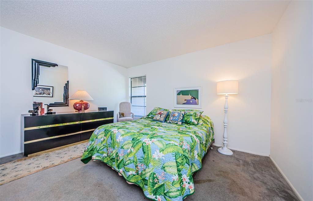 Activo con contrato: $179,999 (2 camas, 2 baños, 1050 Pies cuadrados)