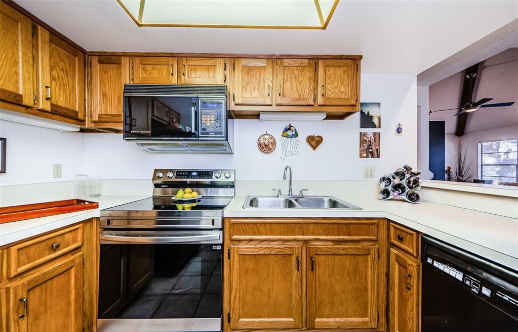 Activo con contrato: $179,999 (2 camas, 2 baños, 1050 Pies cuadrados)