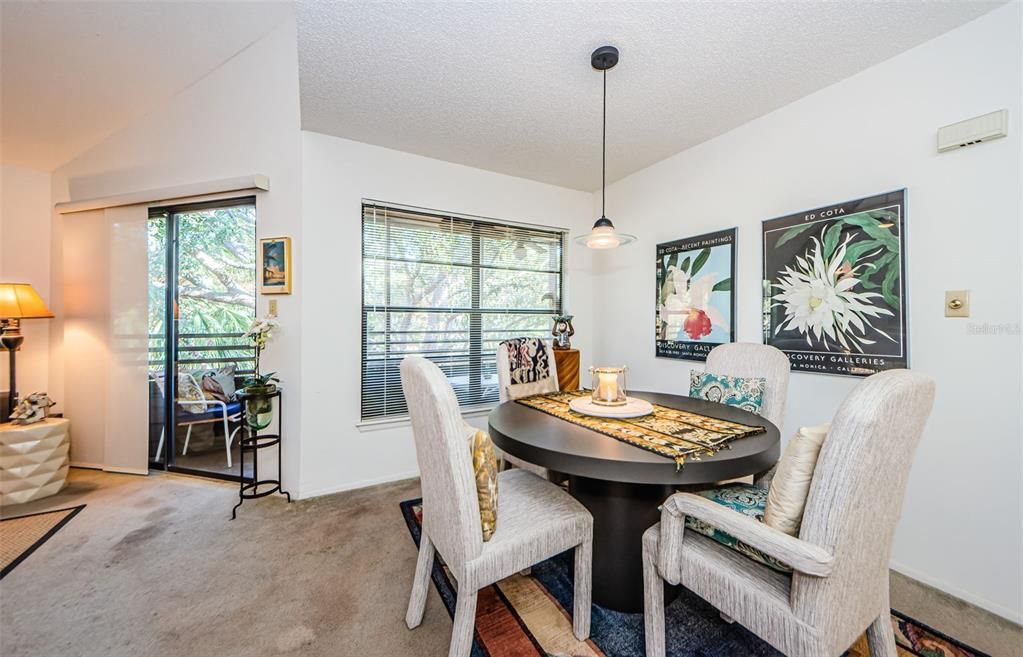 Activo con contrato: $179,999 (2 camas, 2 baños, 1050 Pies cuadrados)