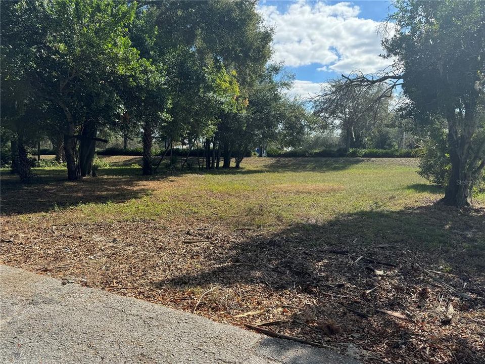 На продажу: $65,000 (0.12 acres)