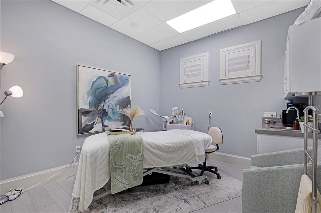 For Rent: $3,500 (2 beds, 2 baths, 1239 Square Feet)