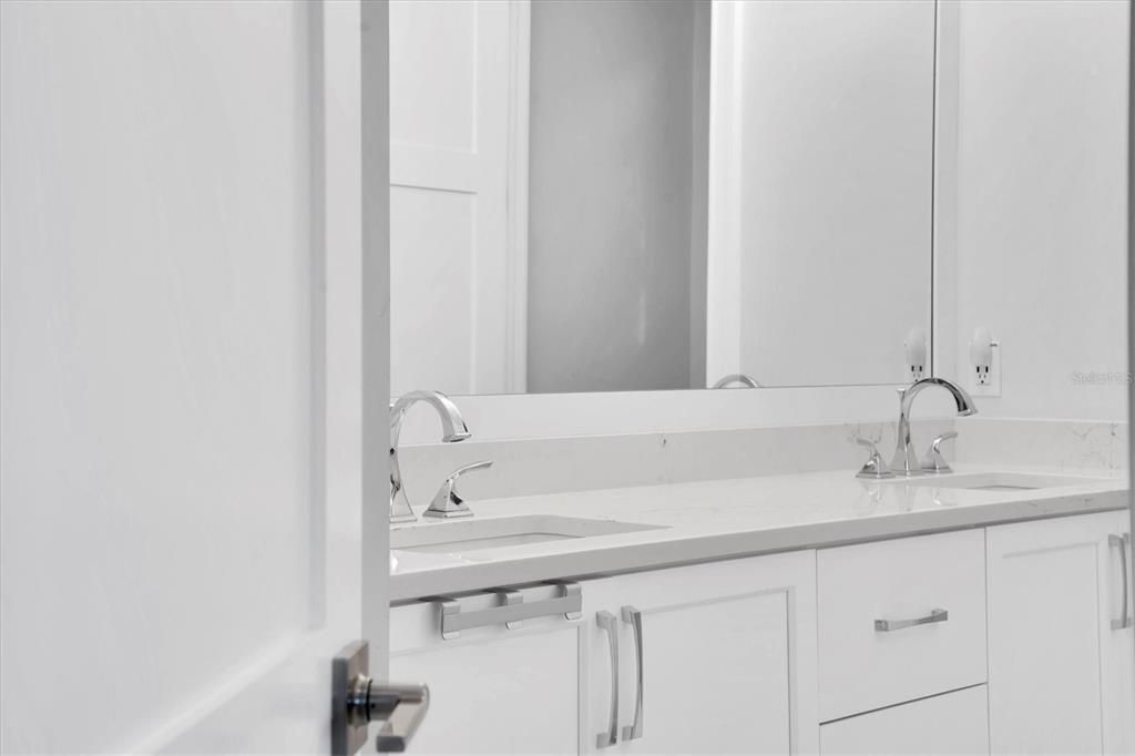 Activo con contrato: $3,495,000 (5 camas, 6 baños, 4787 Pies cuadrados)