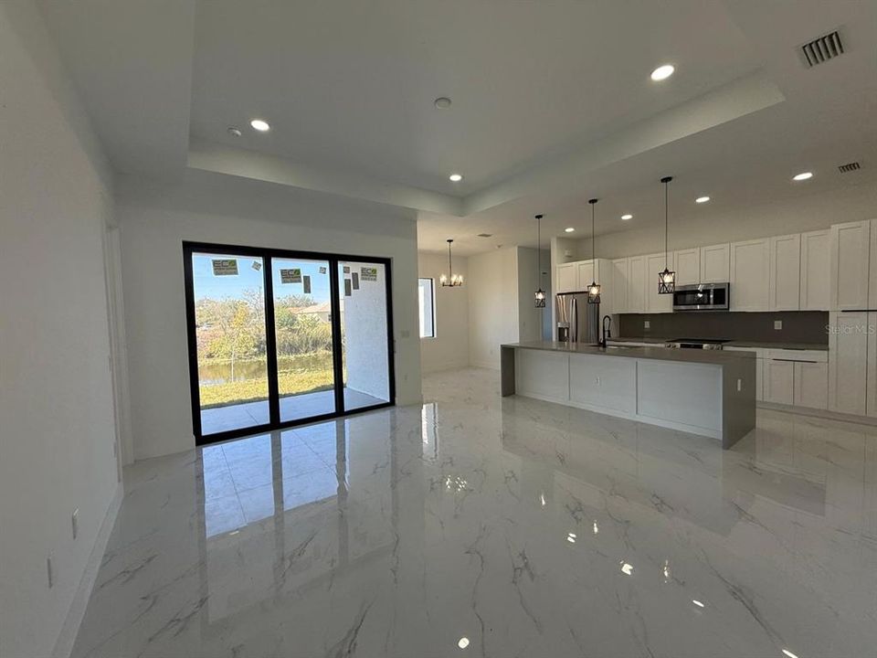 Activo con contrato: $339,900 (4 camas, 3 baños, 1735 Pies cuadrados)