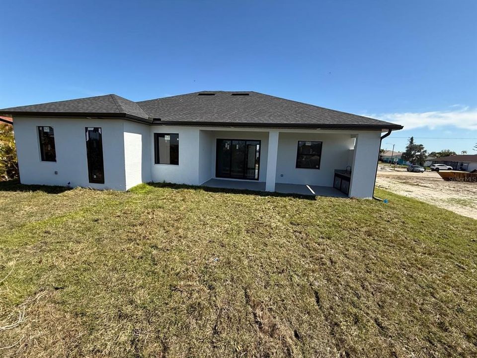 Activo con contrato: $339,900 (4 camas, 3 baños, 1735 Pies cuadrados)