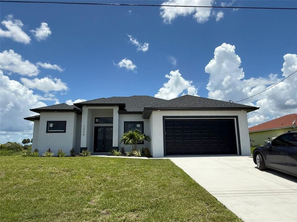 Activo con contrato: $339,900 (4 camas, 3 baños, 1735 Pies cuadrados)