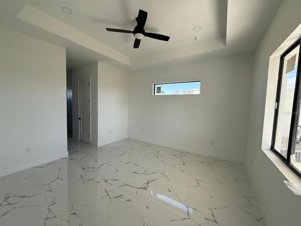 Activo con contrato: $339,900 (4 camas, 3 baños, 1735 Pies cuadrados)