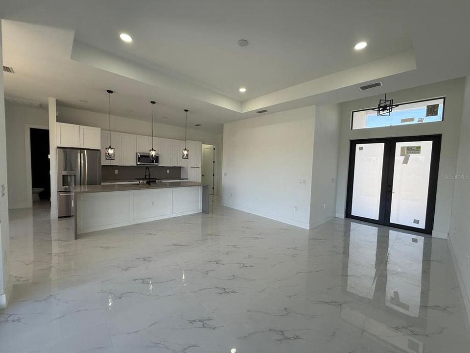 Activo con contrato: $339,900 (4 camas, 3 baños, 1735 Pies cuadrados)