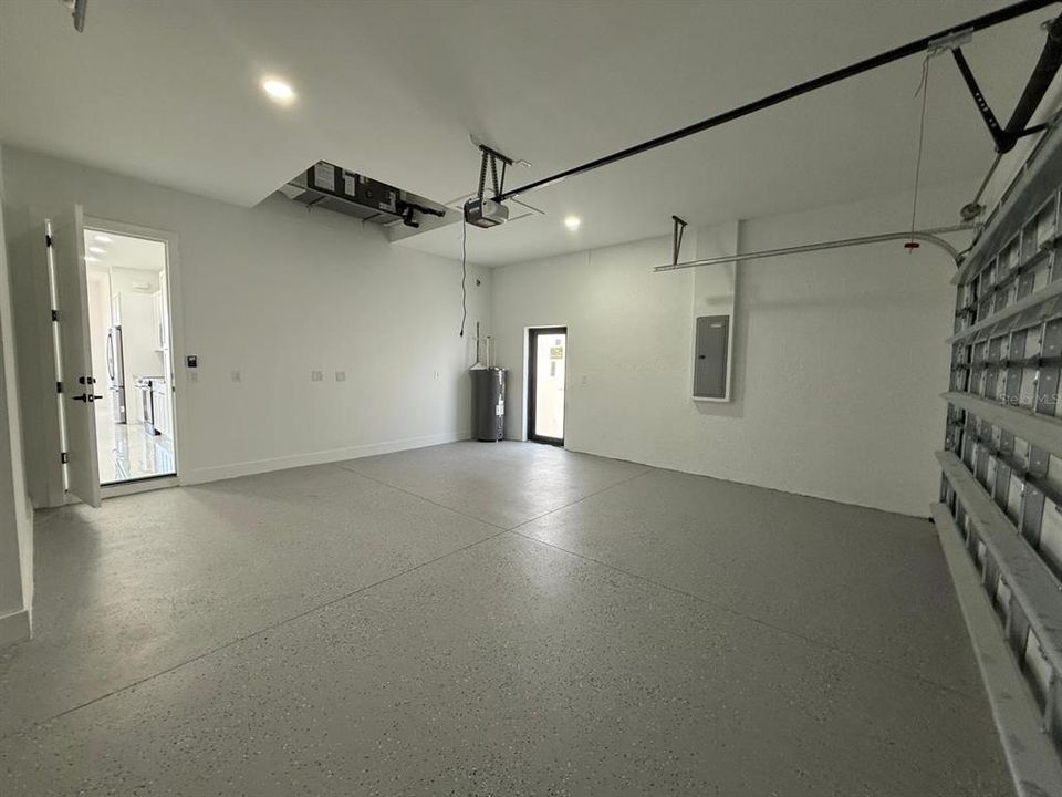Activo con contrato: $339,900 (4 camas, 3 baños, 1735 Pies cuadrados)