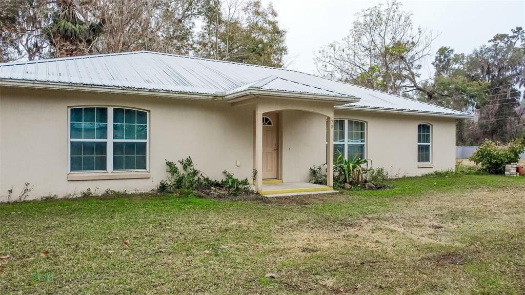 Recently Sold: $320,000 (2 beds, 2 baths, 1956 Square Feet)