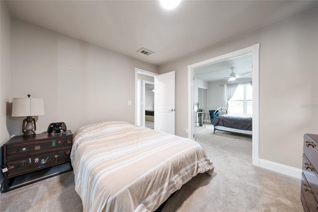 待售: $810,000 (4 贝兹, 2 浴室, 1803 平方英尺)