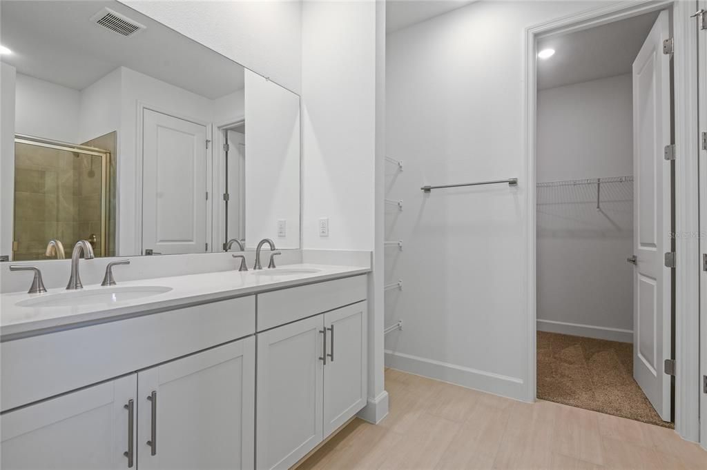 Под контрактом: $464,999 (3 спален, 2 ванн, 1887 Квадратных фут)