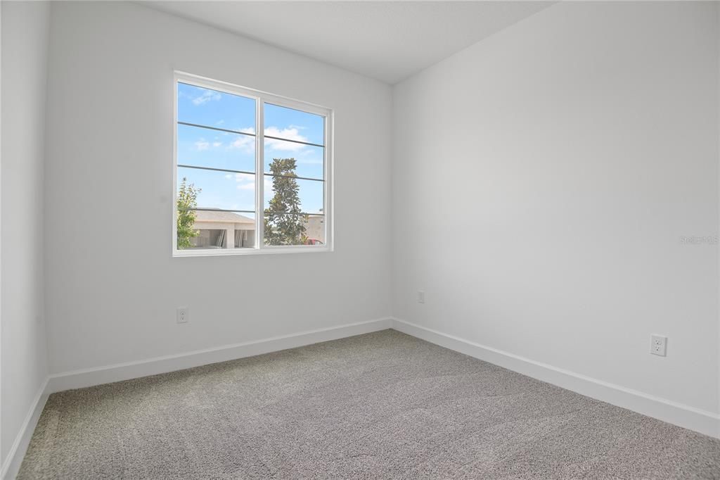 Под контрактом: $464,999 (3 спален, 2 ванн, 1887 Квадратных фут)