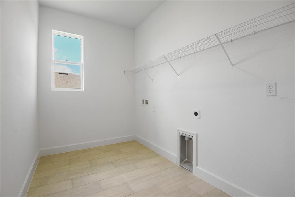 Под контрактом: $464,999 (3 спален, 2 ванн, 1887 Квадратных фут)