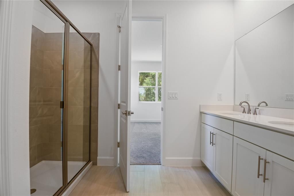 Под контрактом: $464,999 (3 спален, 2 ванн, 1887 Квадратных фут)