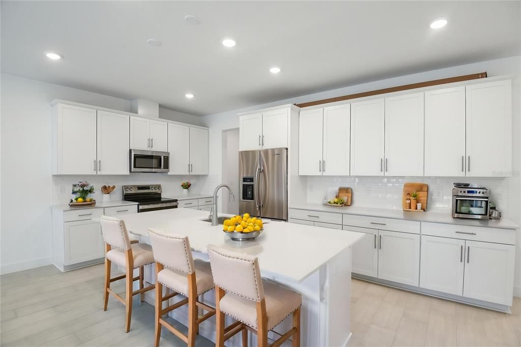 Под контрактом: $464,999 (3 спален, 2 ванн, 1887 Квадратных фут)