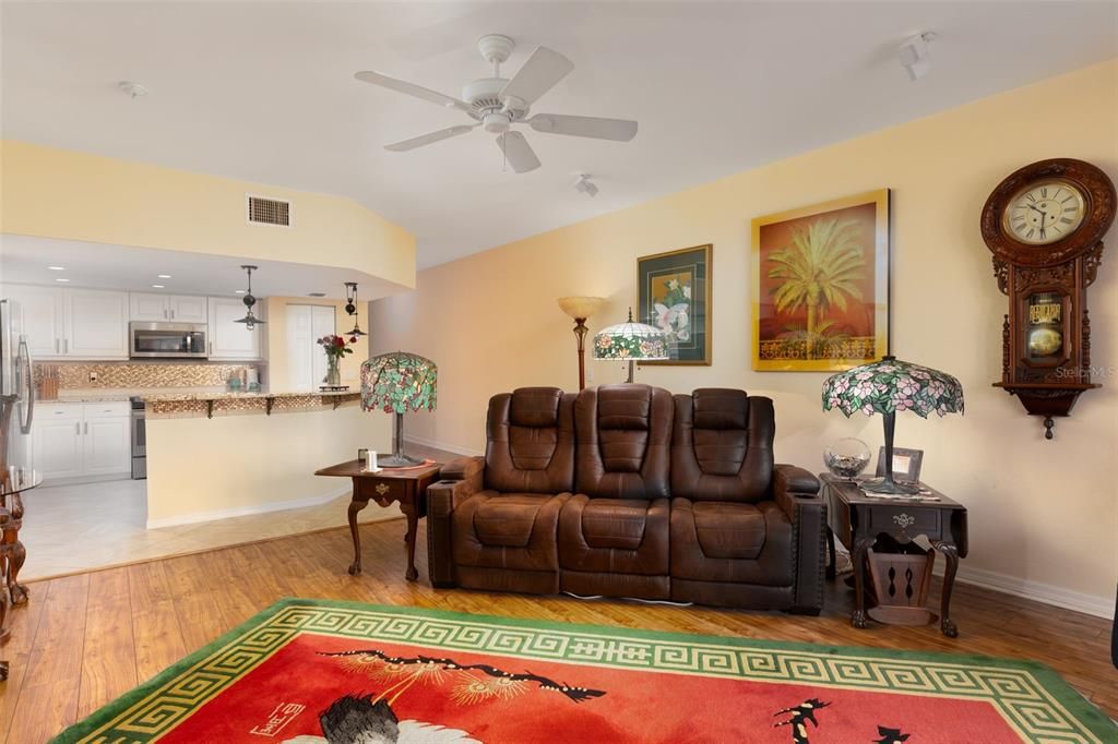 待售: $695,000 (3 贝兹, 3 浴室, 2050 平方英尺)