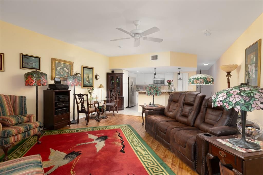 待售: $695,000 (3 贝兹, 3 浴室, 2050 平方英尺)