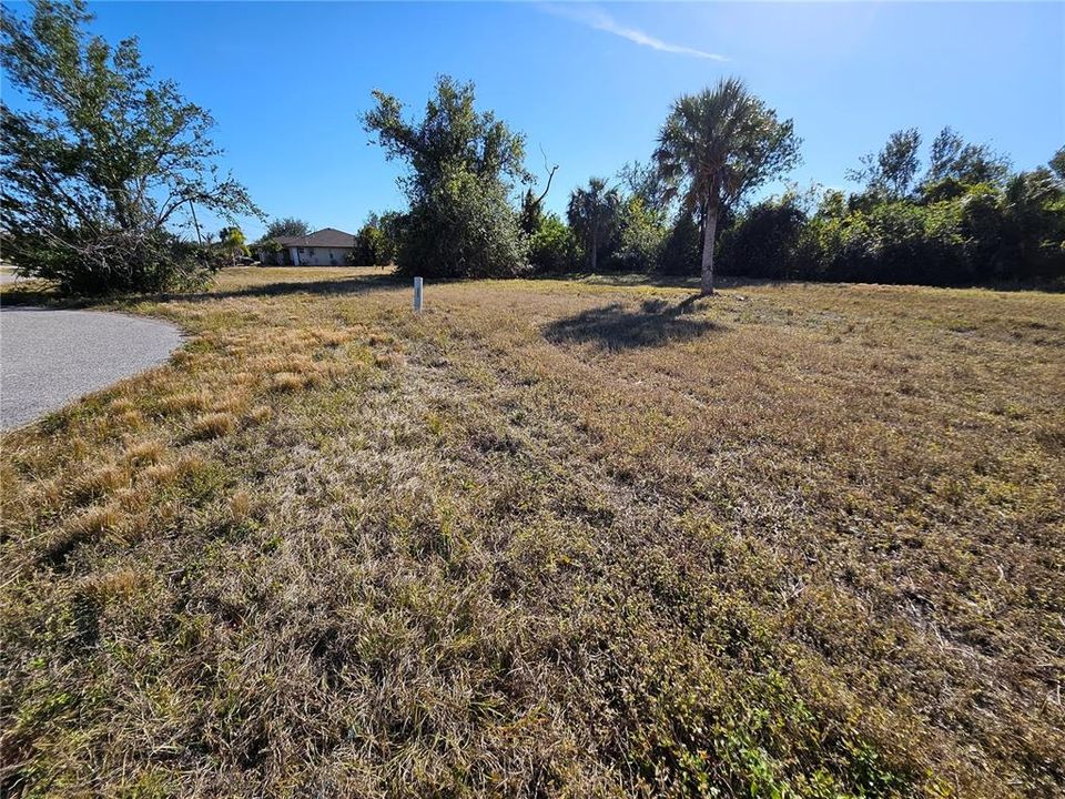 На продажу: $154,500 (0.43 acres)