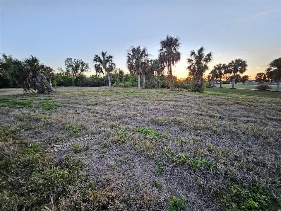На продажу: $154,500 (0.43 acres)