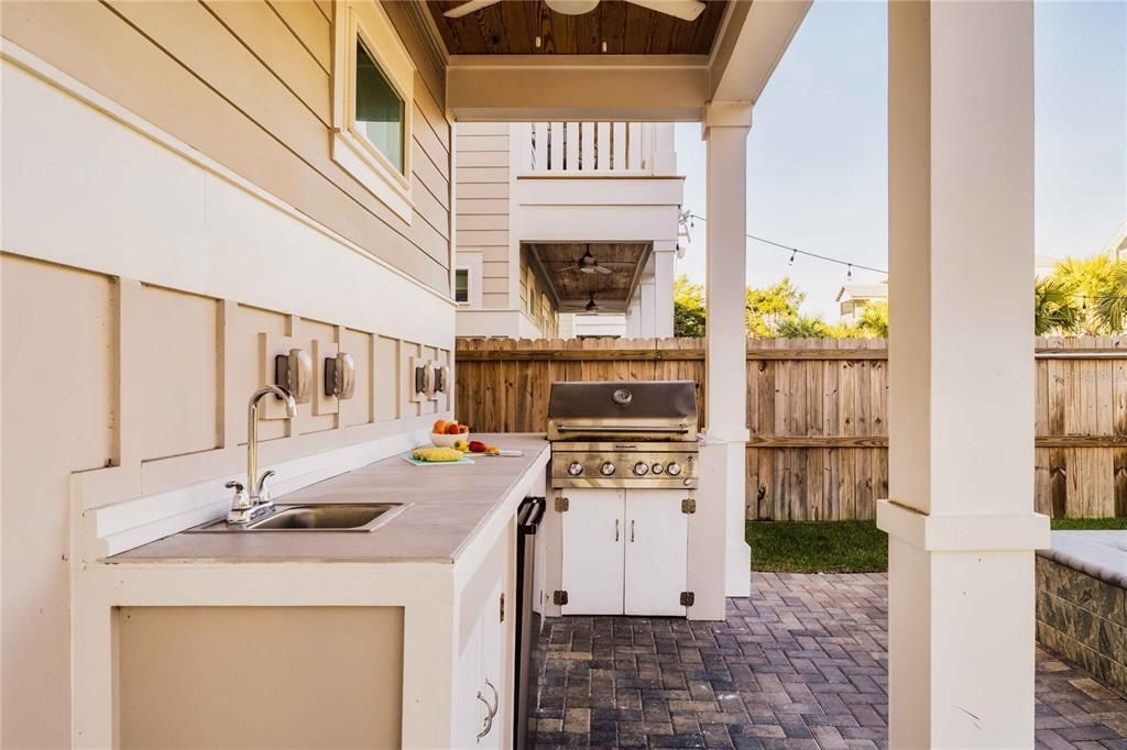 Back yard outdoor kitchen bbq