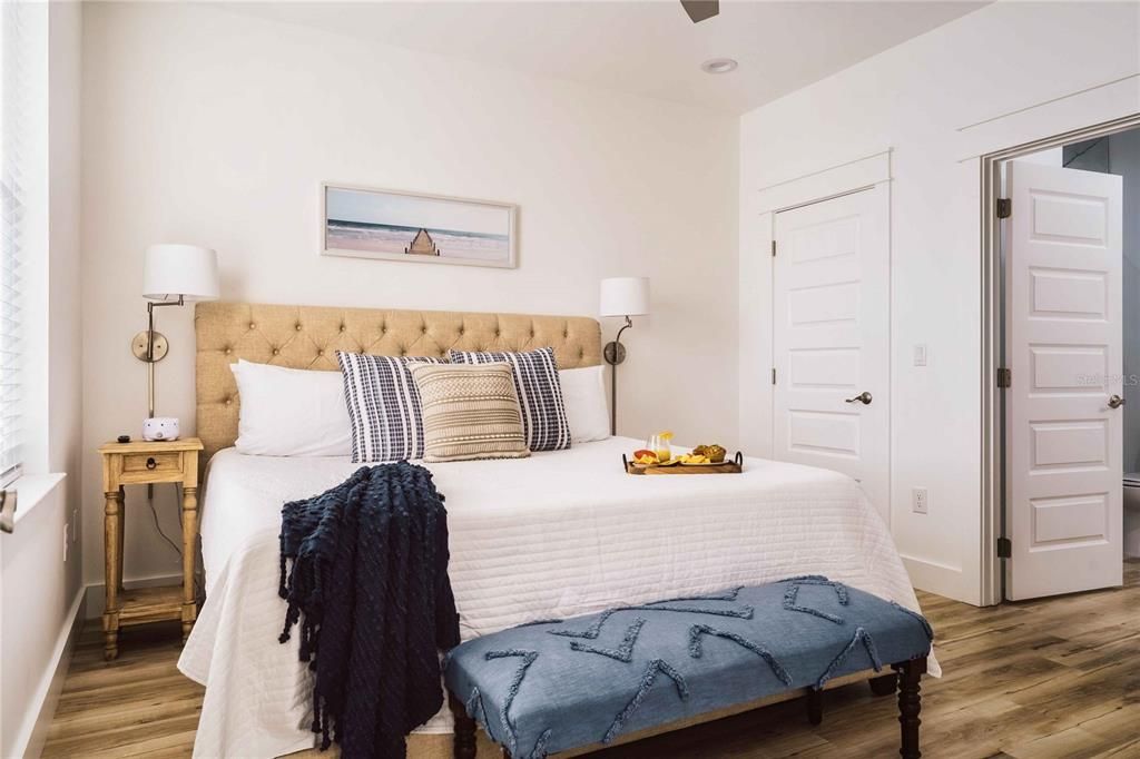 Second floor front bedroom - bed and ben