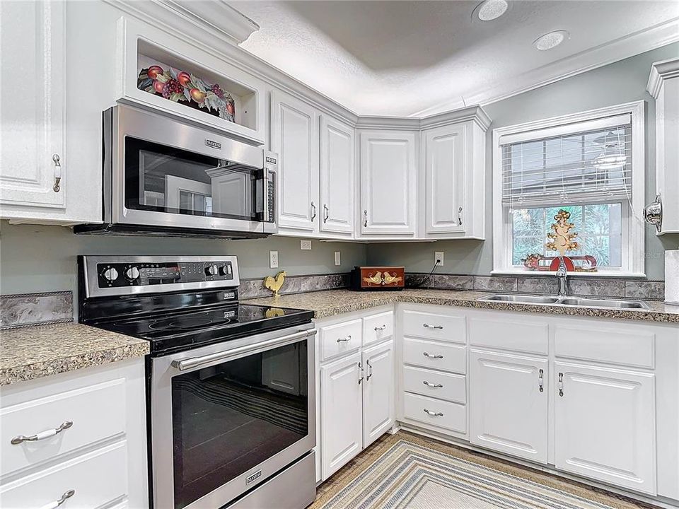 待售: $399,000 (2 贝兹, 2 浴室, 1047 平方英尺)