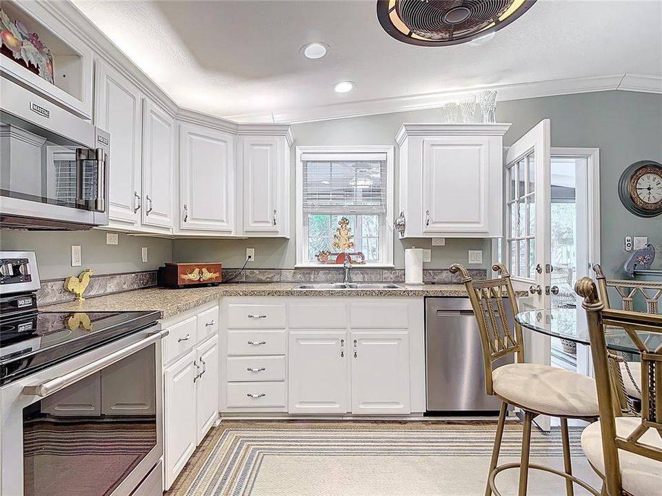 待售: $399,000 (2 贝兹, 2 浴室, 1047 平方英尺)