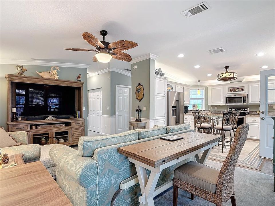 待售: $399,000 (2 贝兹, 2 浴室, 1047 平方英尺)