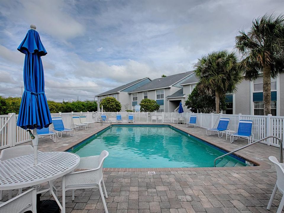 For Sale: $315,000 (2 beds, 2 baths, 906 Square Feet)