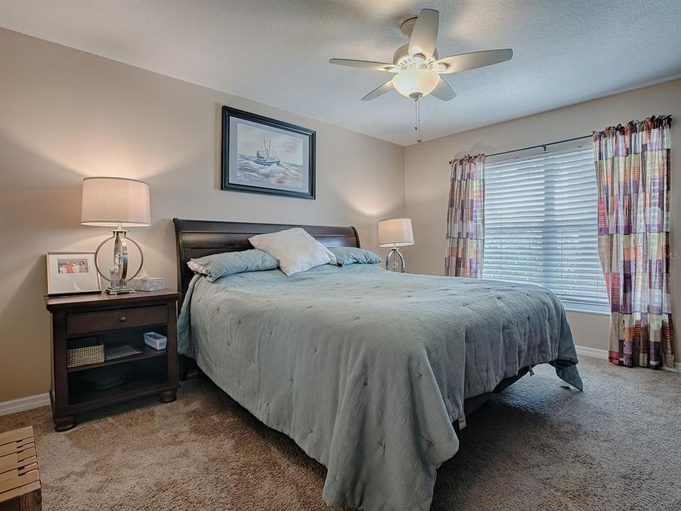 For Sale: $315,000 (2 beds, 2 baths, 906 Square Feet)