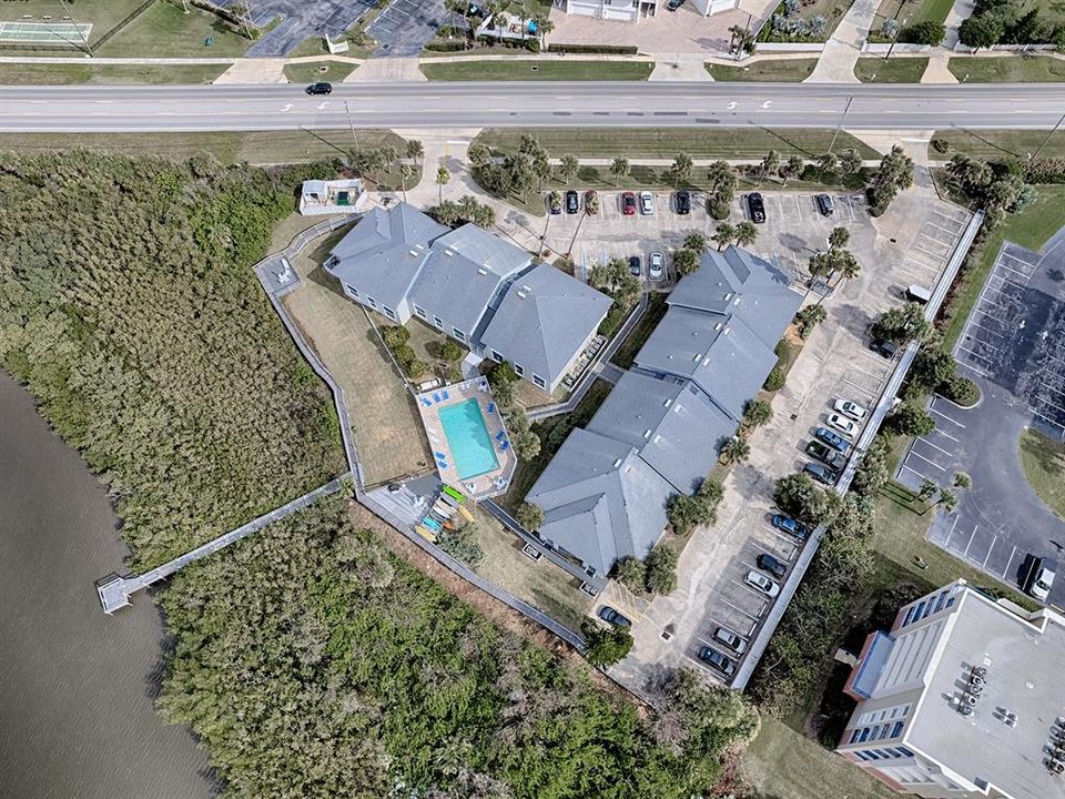 For Sale: $315,000 (2 beds, 2 baths, 906 Square Feet)