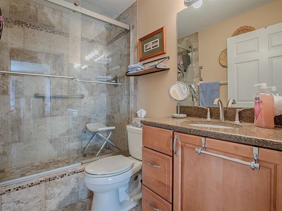 For Sale: $315,000 (2 beds, 2 baths, 906 Square Feet)