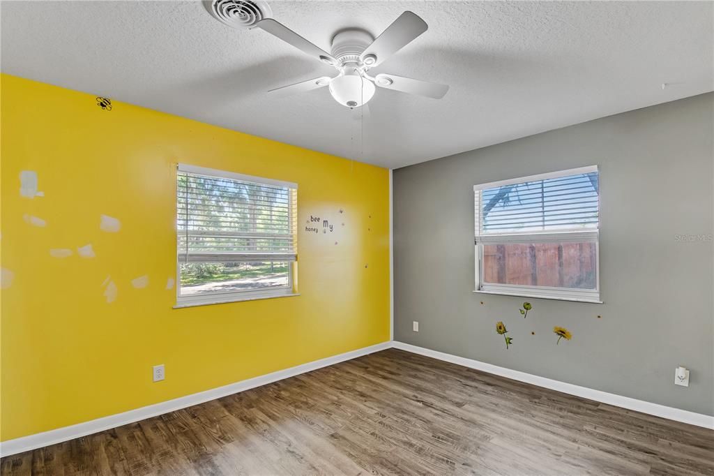 合同活跃: $224,000 (2 贝兹, 2 浴室, 1228 平方英尺)