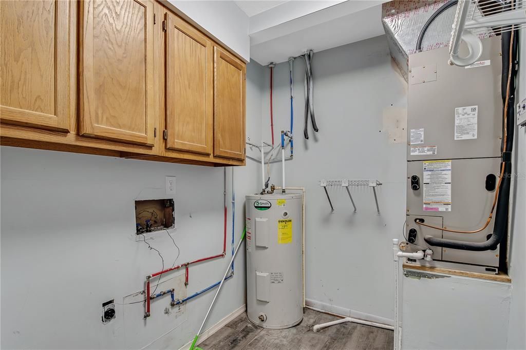 合同活跃: $224,000 (2 贝兹, 2 浴室, 1228 平方英尺)