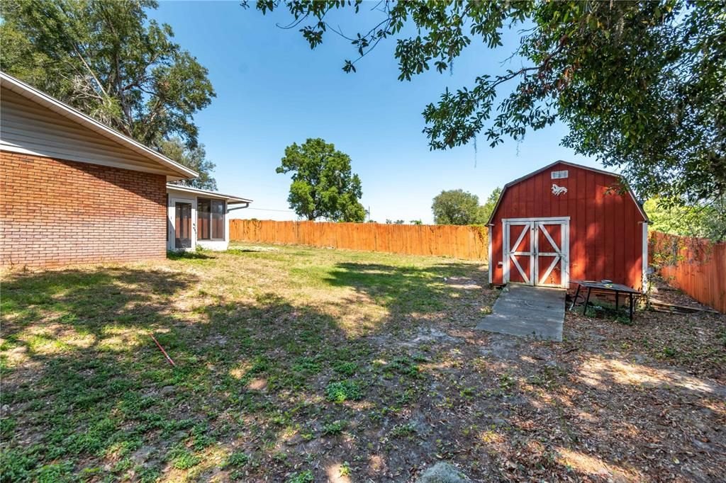 合同活跃: $224,000 (2 贝兹, 2 浴室, 1228 平方英尺)