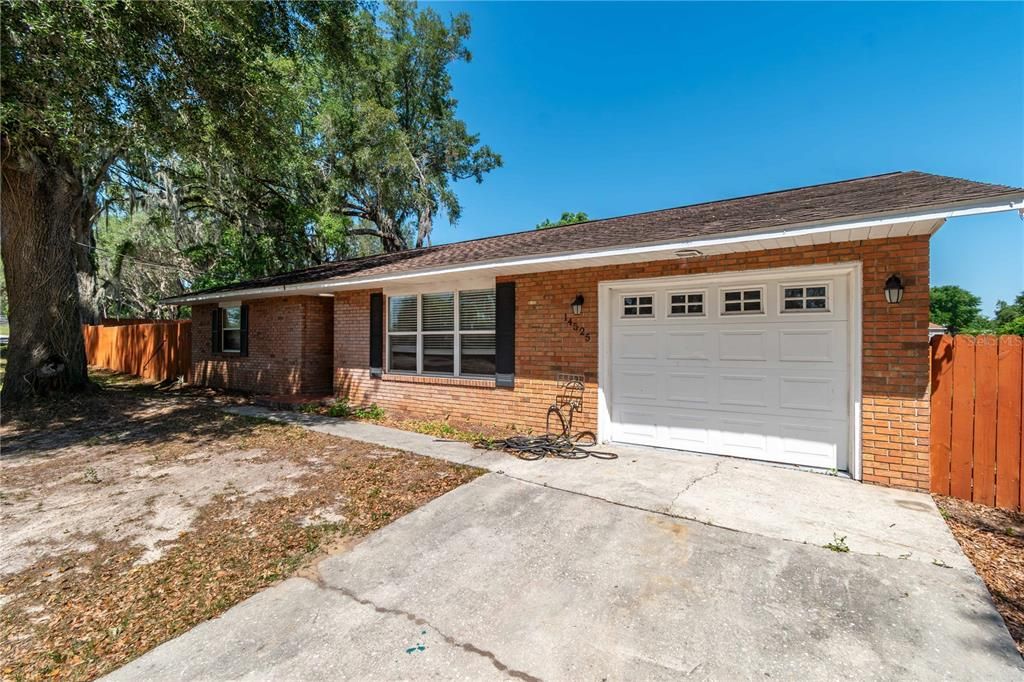 合同活跃: $224,000 (2 贝兹, 2 浴室, 1228 平方英尺)