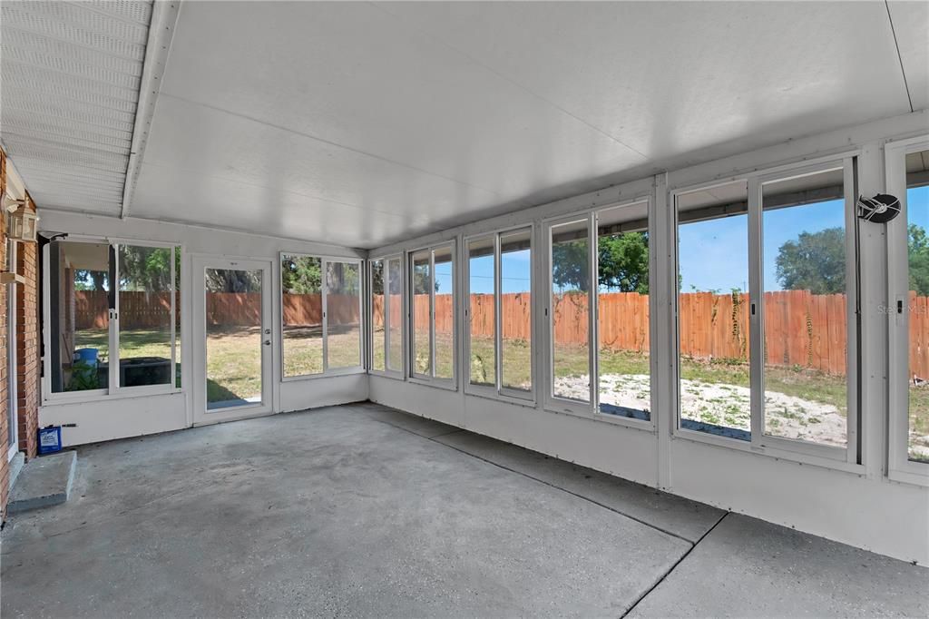 合同活跃: $224,000 (2 贝兹, 2 浴室, 1228 平方英尺)