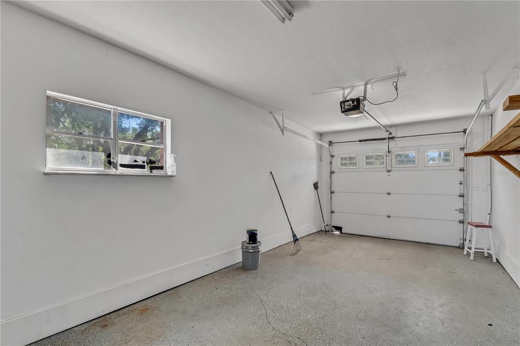 合同活跃: $224,000 (2 贝兹, 2 浴室, 1228 平方英尺)