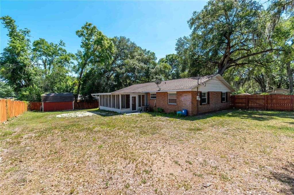 合同活跃: $224,000 (2 贝兹, 2 浴室, 1228 平方英尺)