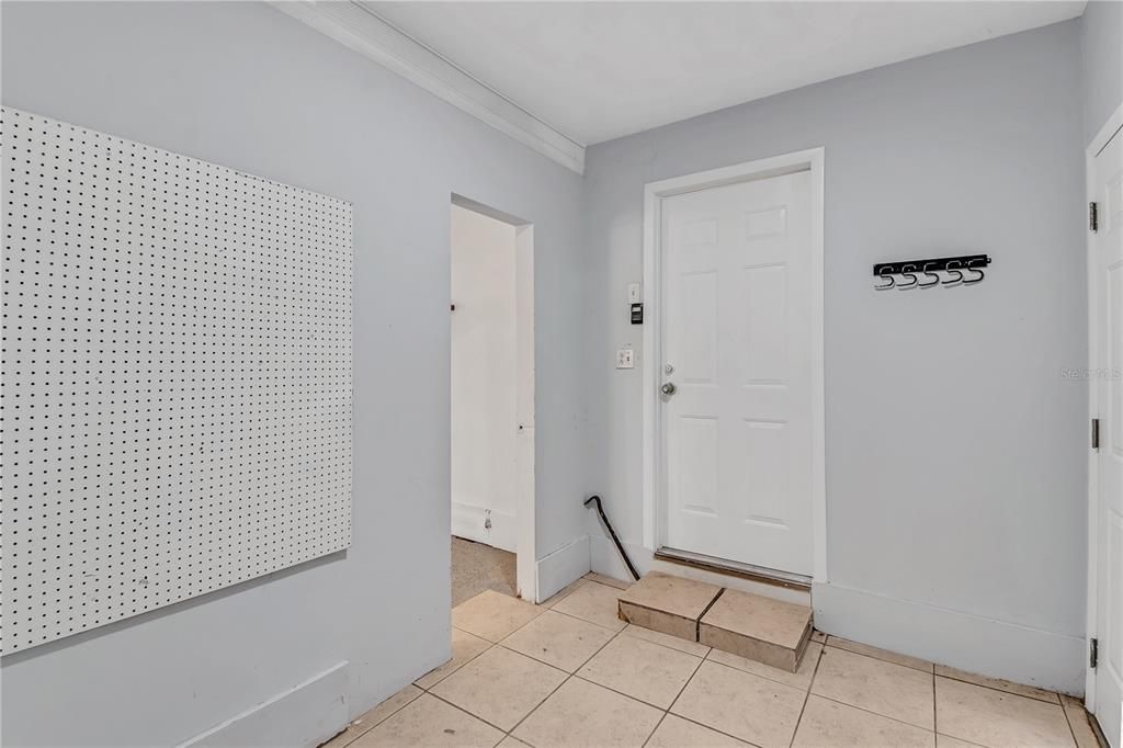 合同活跃: $224,000 (2 贝兹, 2 浴室, 1228 平方英尺)