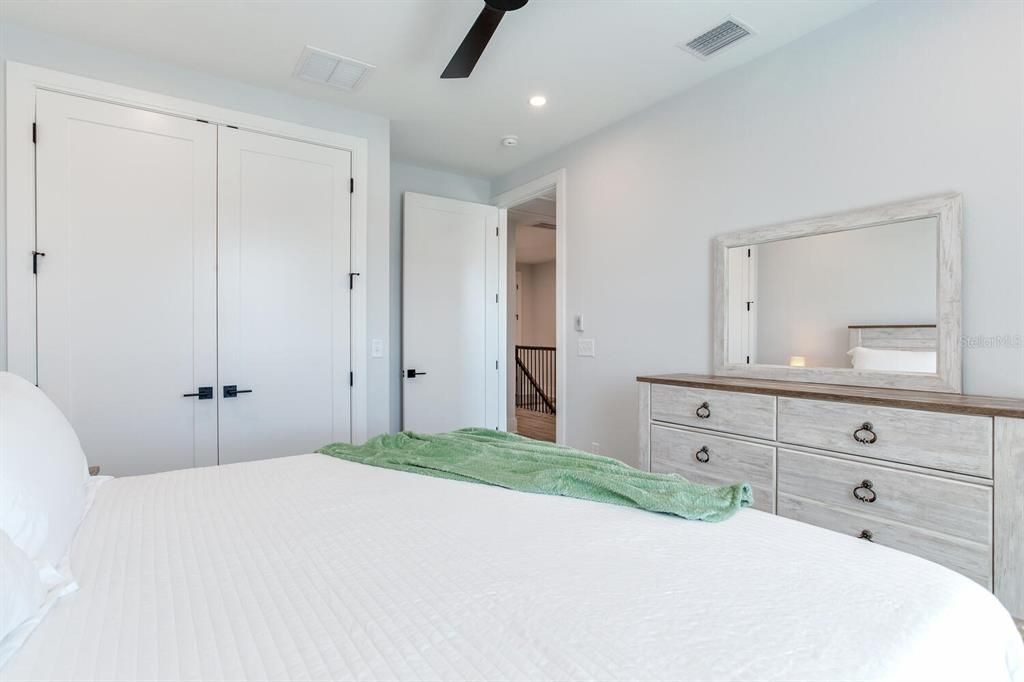 For Sale: $1,485,000 (4 beds, 3 baths, 1820 Square Feet)