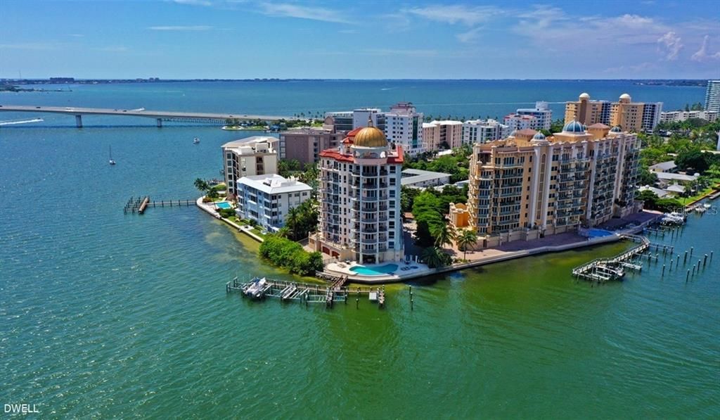 Recently Sold: $3,400,000 (2 beds, 2 baths, 2650 Square Feet)